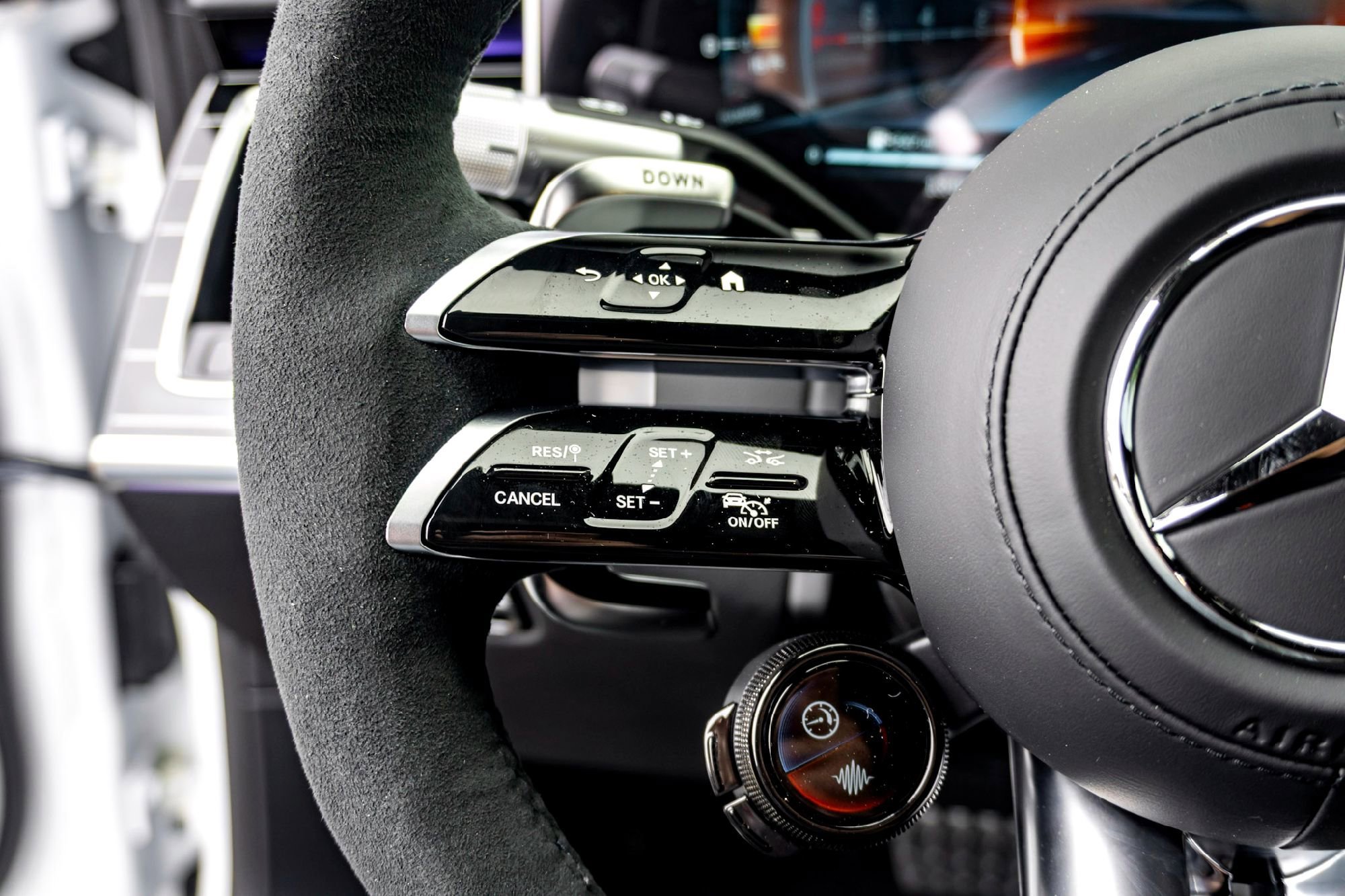 New 2026 MANUFAKTUR Moonlight White Metallic Mercedes-Benz AMG® S 63 E 4MATIC® Sedan image 36
