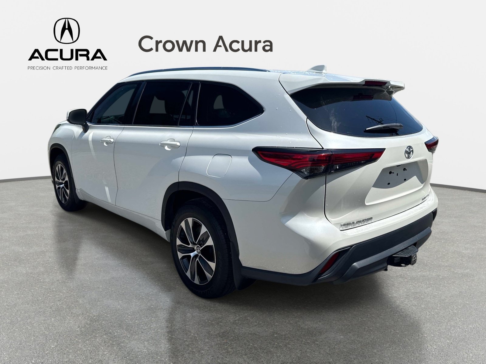 Used 2021 Blizzard Pearl Toyota XLE image 3
