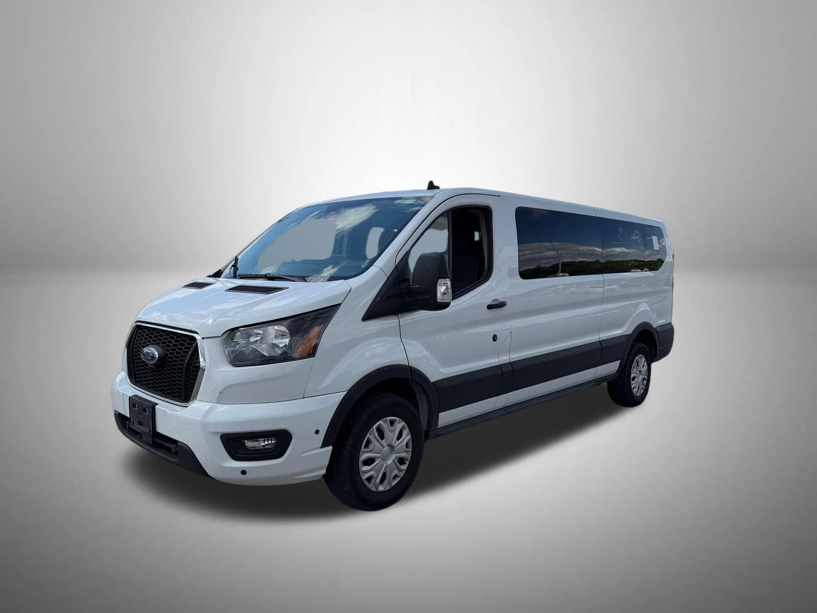 Used 2025 White Ford XLT image 1