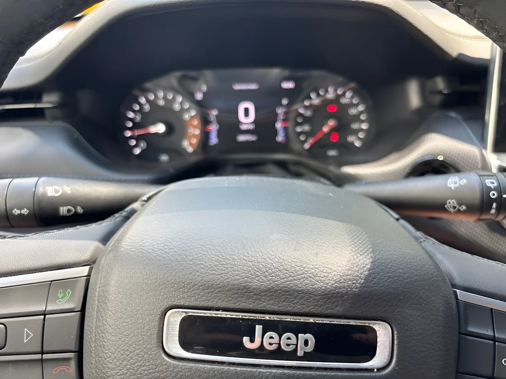 Used 2025 Bright White Clearcoat Jeep Latitude image 27