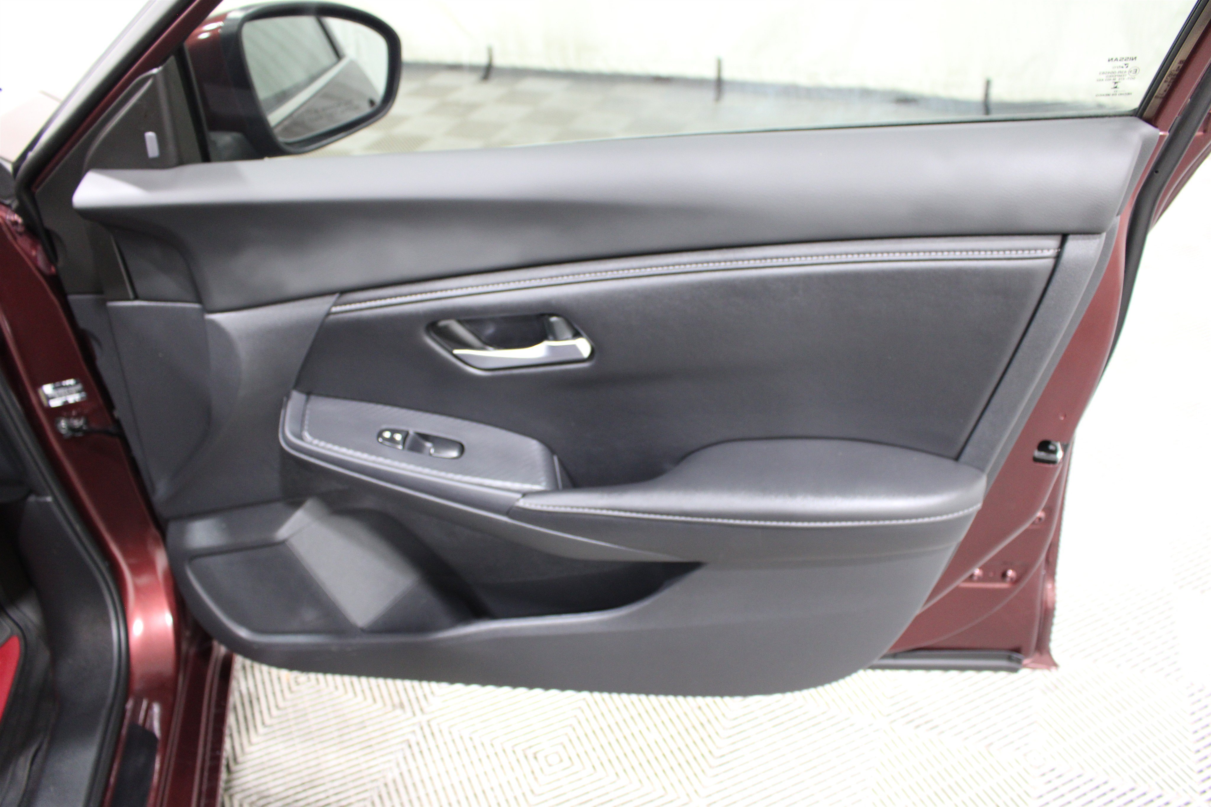 Used 2023 Rosewood Metallic Nissan SV image 25