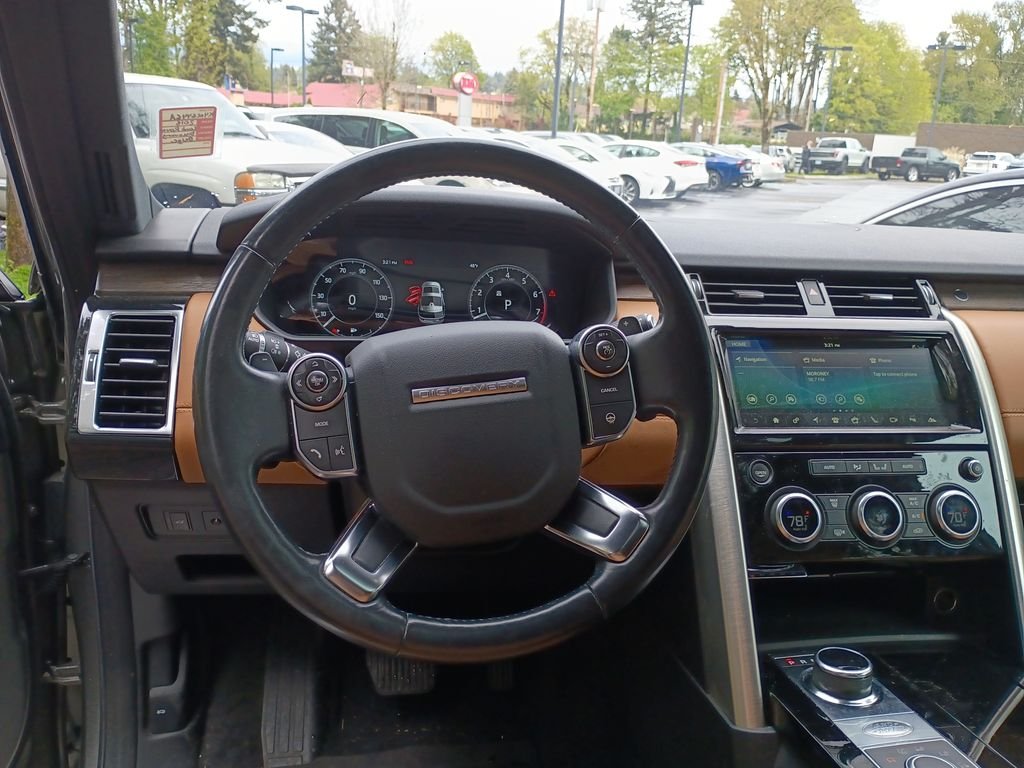 Used 2018 Silicon Silver Premium Metallic Land Rover HSE Luxury image 27