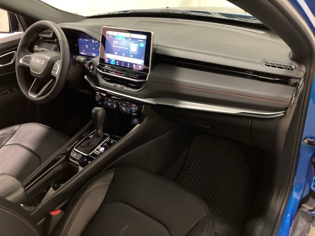 Used 2024 Hydro Blue Pearlcoat Jeep Trailhawk image 19