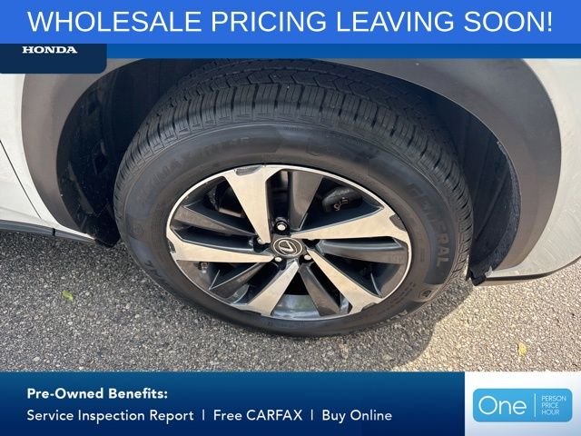 Used 2020 White Pearl Lexus 300h image 5
