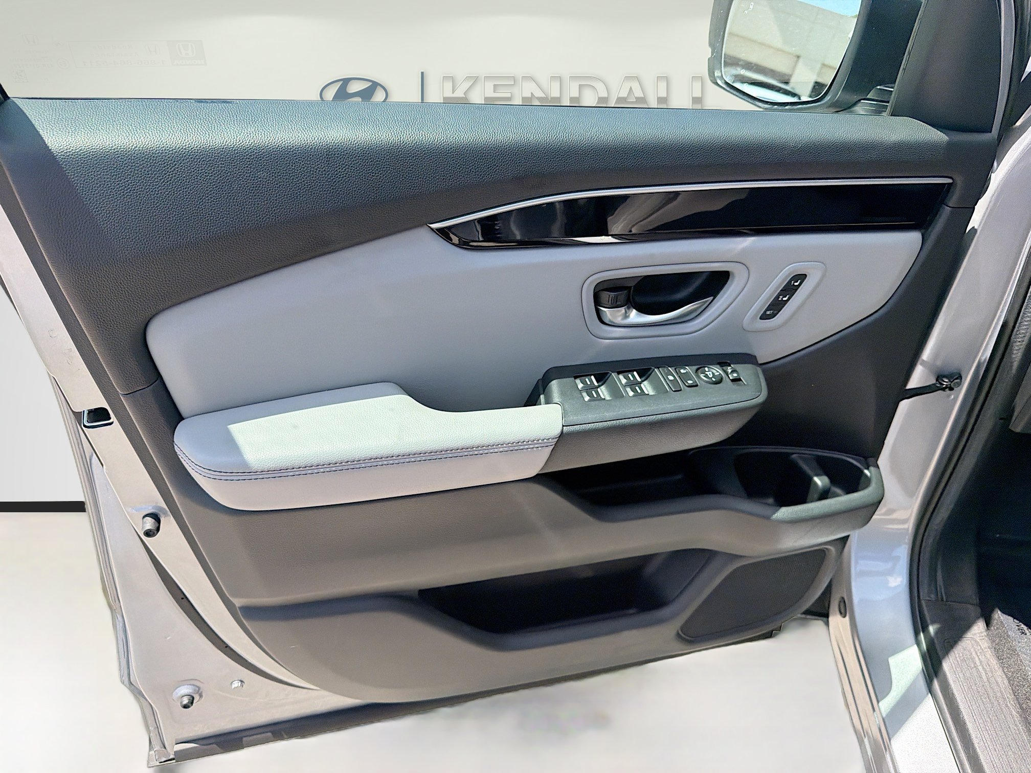 Used 2025 Lunar Silver Metallic Honda EX-L image 17