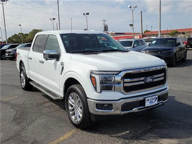 Used 2025 Star White Metallic Tri-Coat Ford Lariat 4x4 SuperCrew Cab 5.5 ft. box 145 in. WB image 5