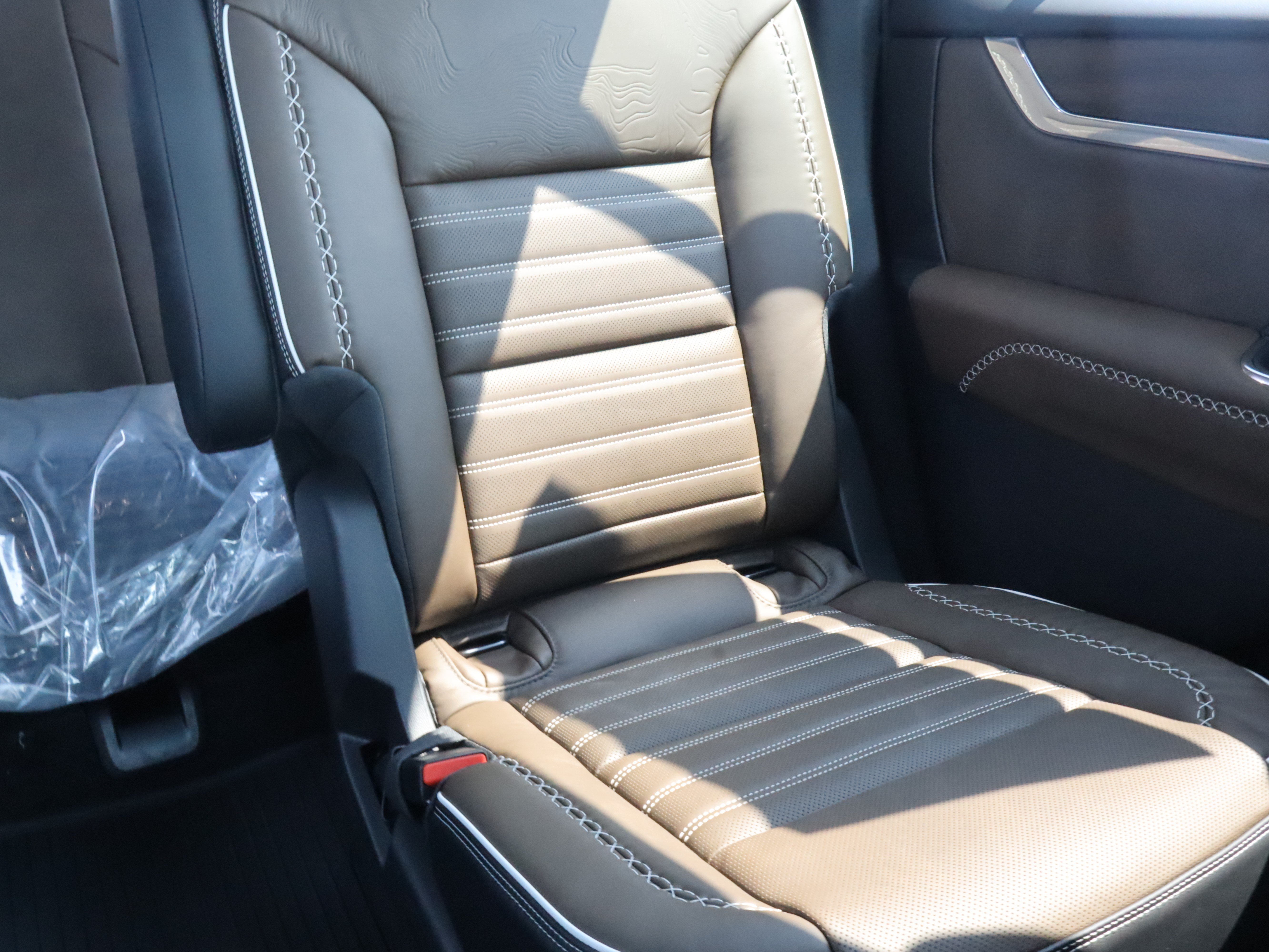 2026 GMC Acadia Denali Ultimate - Photo 9