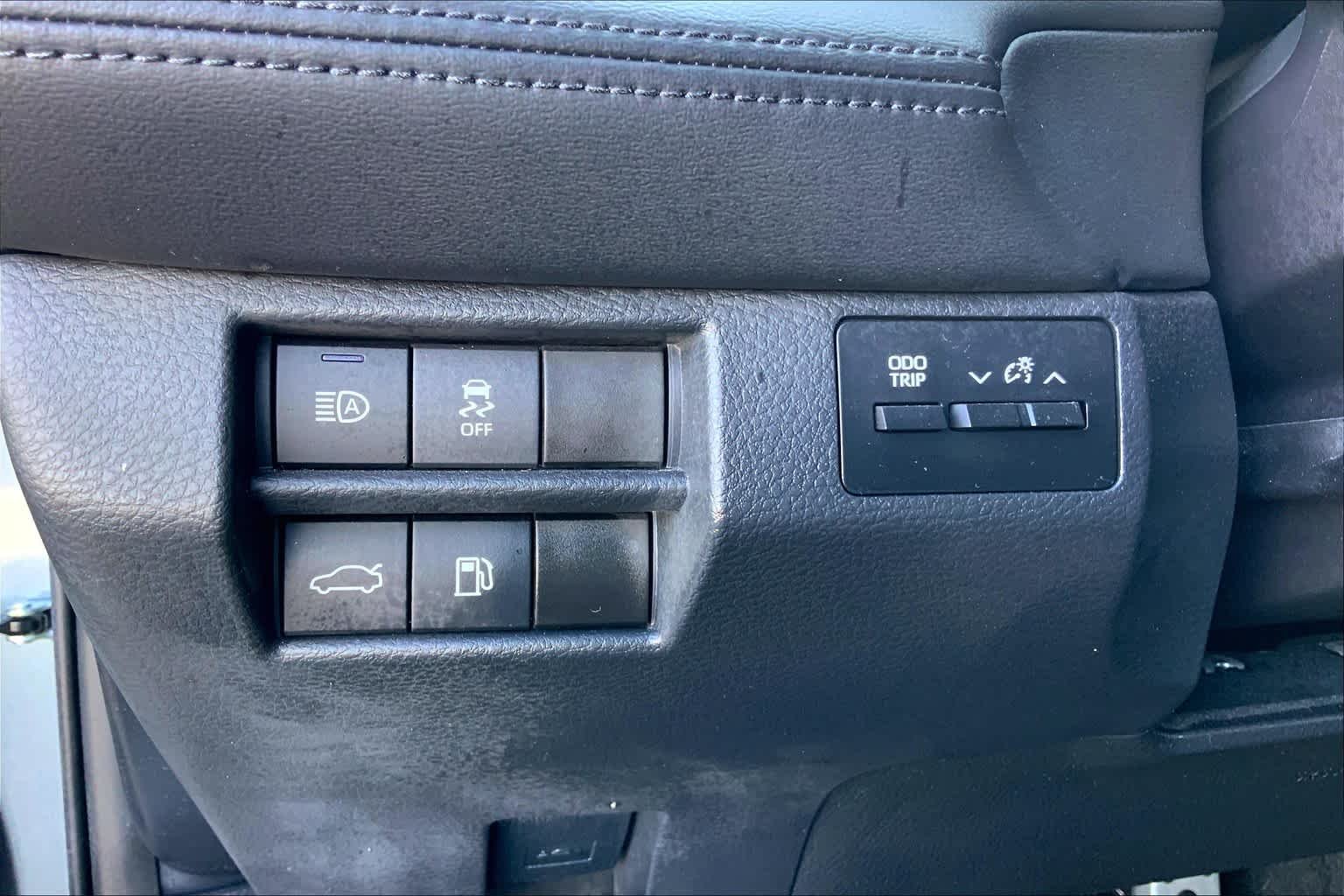 Used 2019  Toyota XSE image 35
