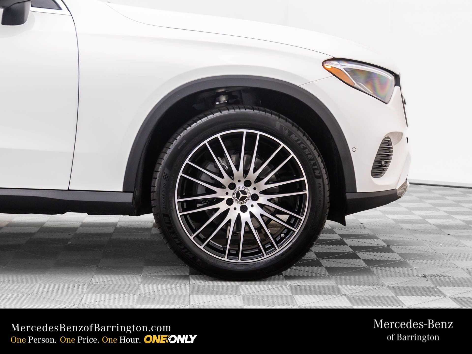 New 2026 Polar White Mercedes-Benz GLC 300 image 35