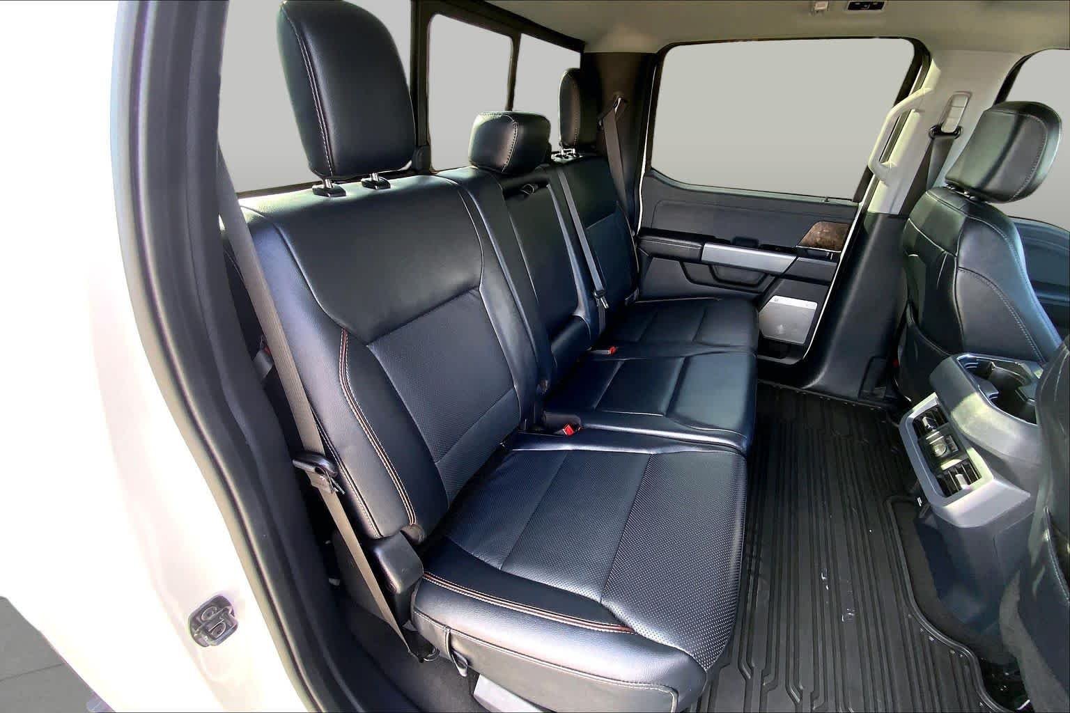 Used 2024 Star White Metallic Tri-Coat Ford F-250 Pickup LARIAT image 20