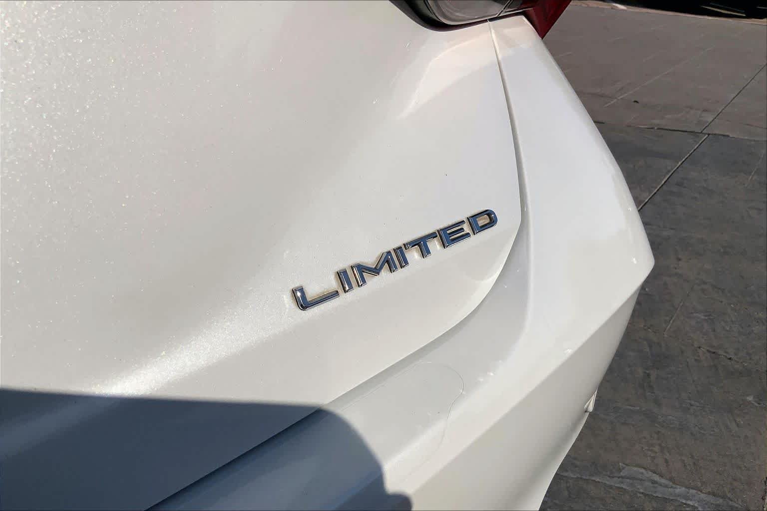 Used 2022 Wind Chill Pearl Toyota Limited image 10
