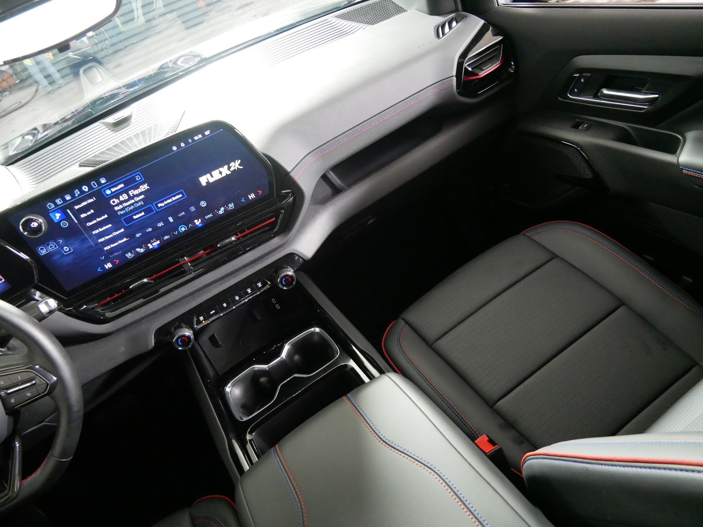 Used 2025 Black Chevrolet RST - Max Range image 11