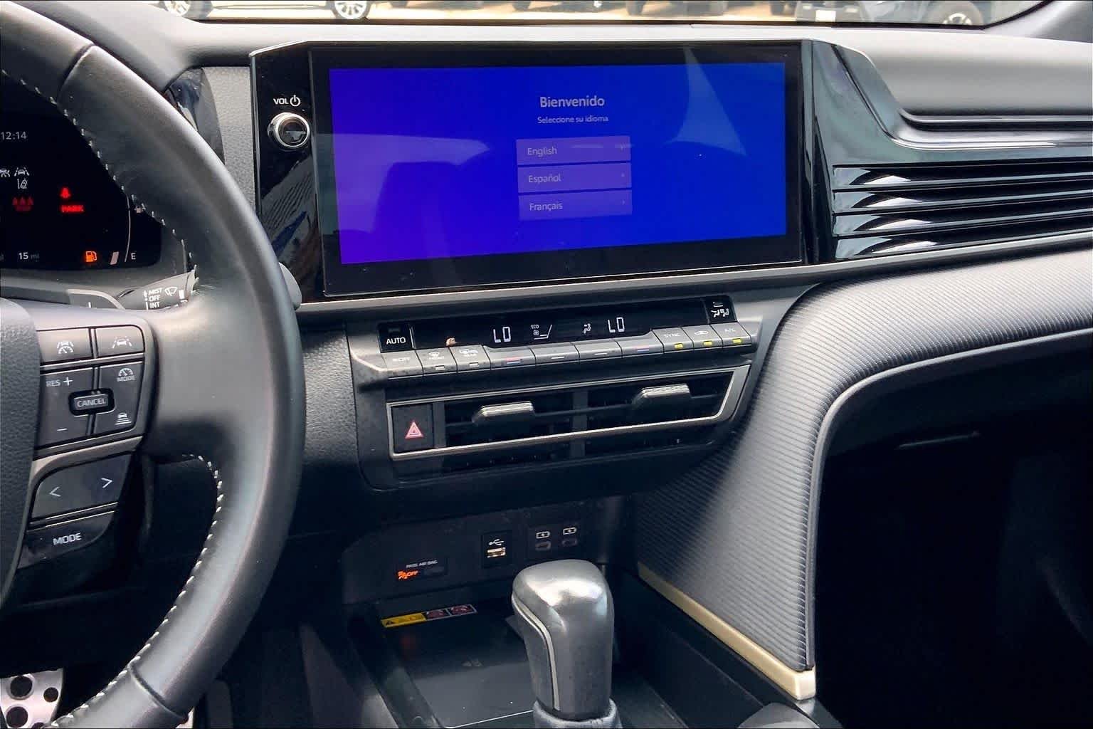 Used 2025 Ice Cap Toyota SE image 5