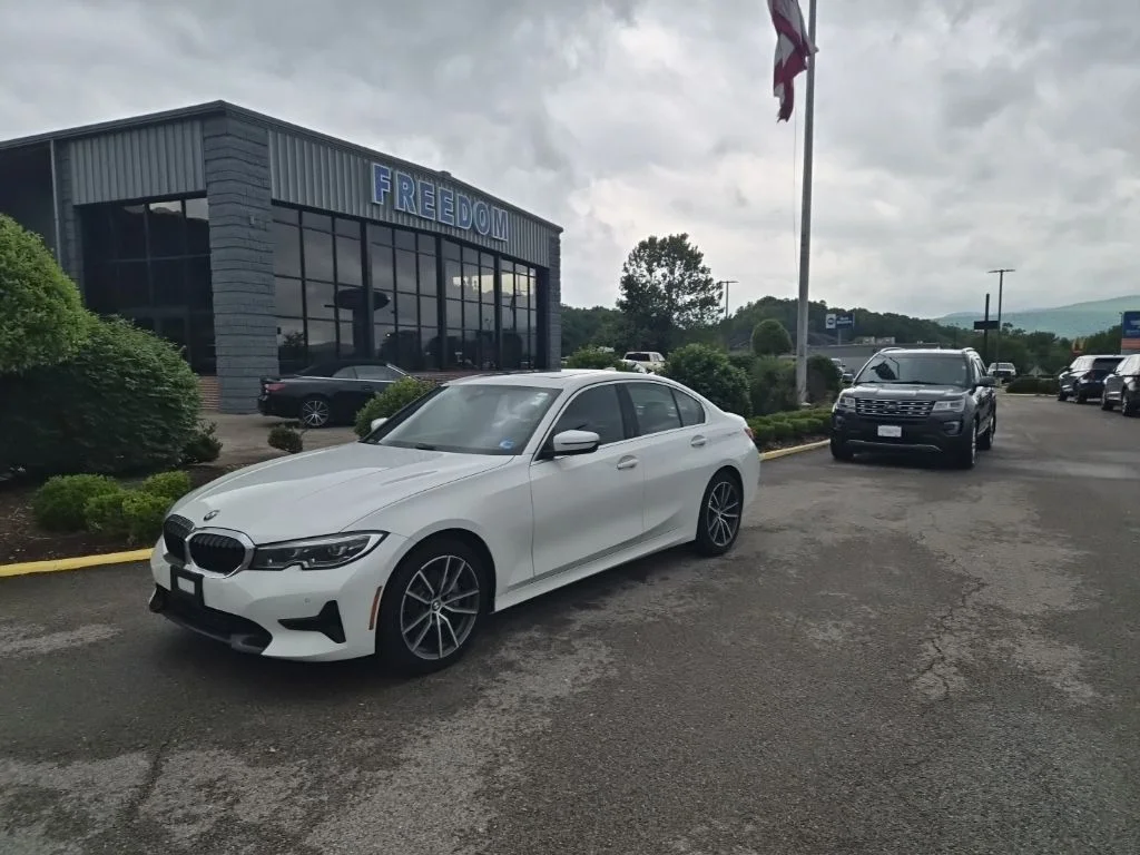 2019 BMW 3 Series 330i xDrive Sedan's photo