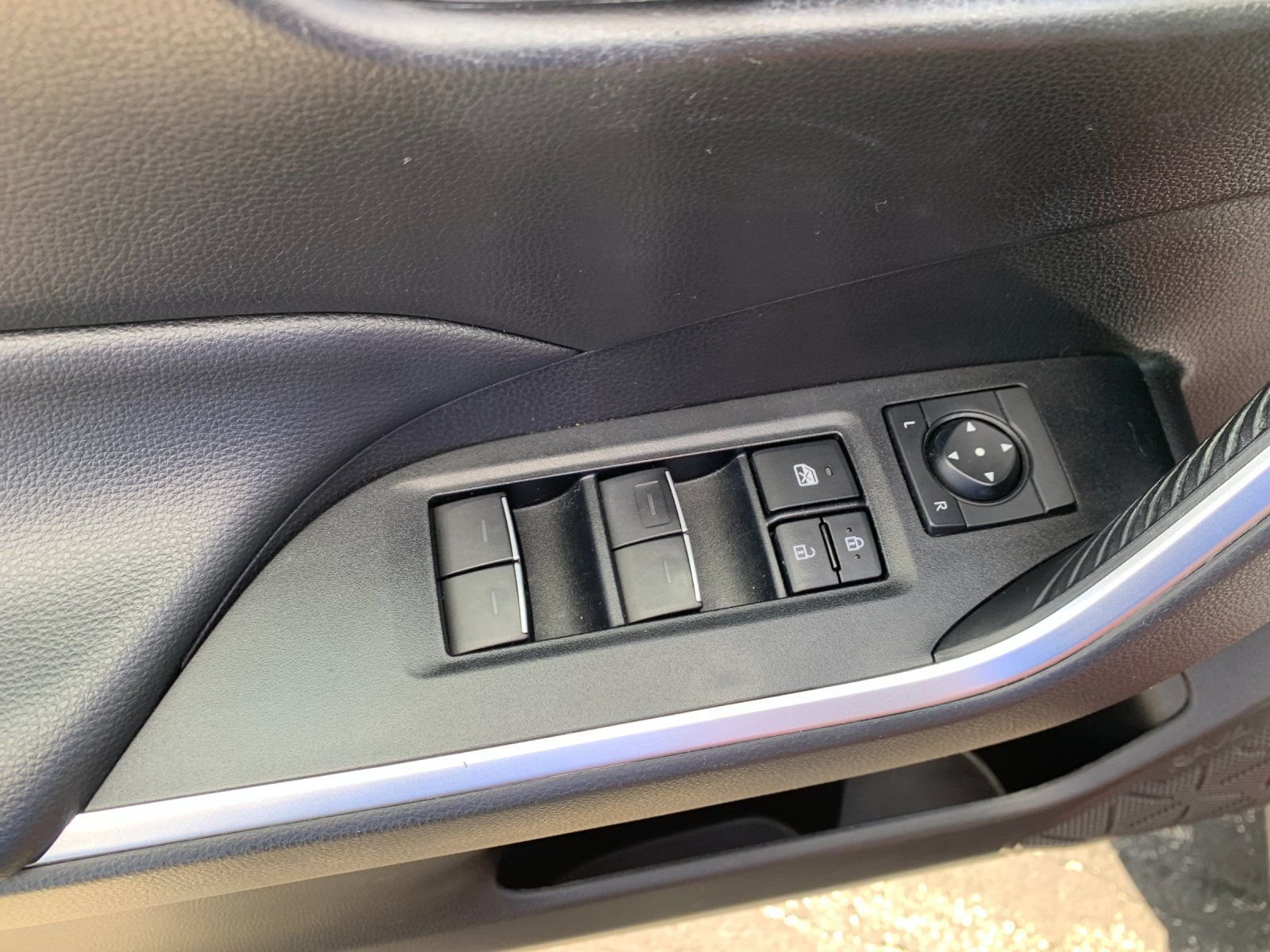 Used 2022 Red Toyota XLE image 12