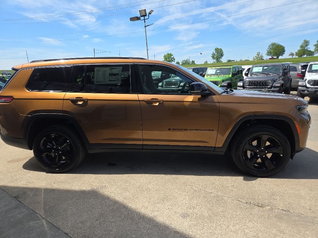 New 2026 Copper Shino Metallic Clear-Coat Exterior Paint Jeep Limited image 12