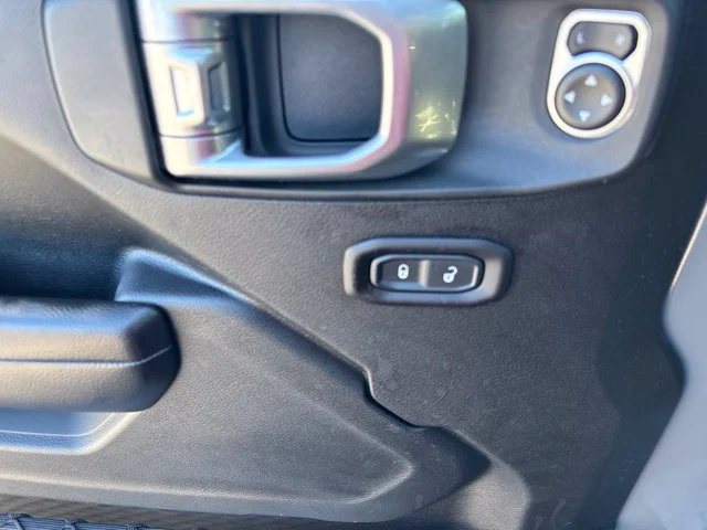 Used 2019 Gray Jeep Sport S image 11