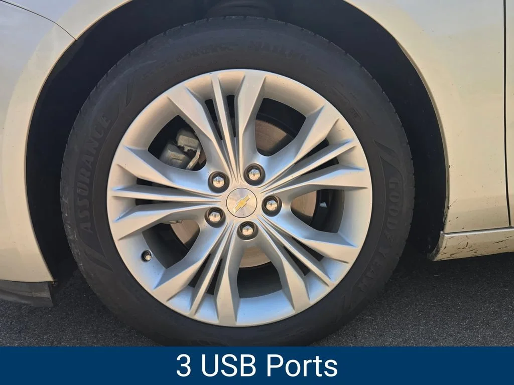 Used 2014 White Diamond Tricoat Chevrolet LT image 9