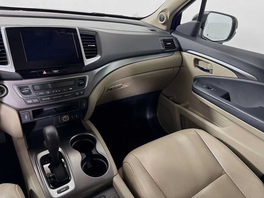Used 2017 White Diamond Pearl Honda EX-L image 21
