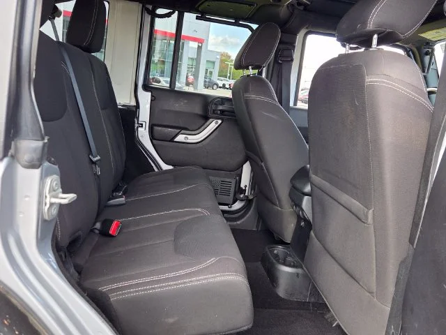 Used 2015 Silver Jeep Unlimited Rubicon image 16