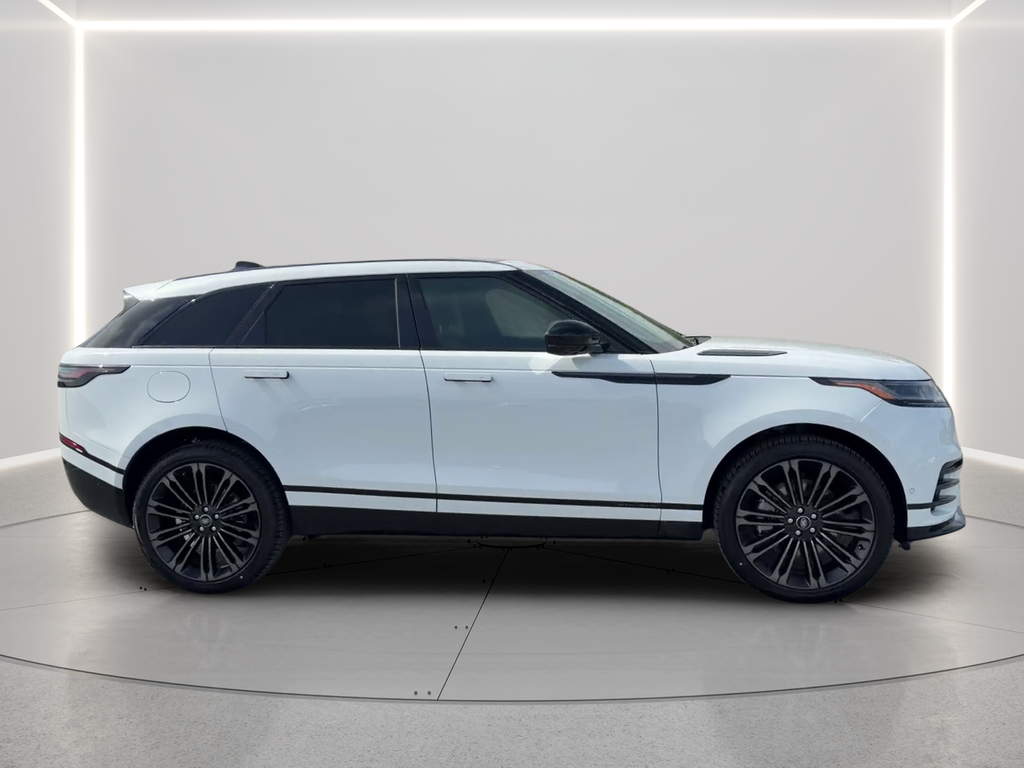 New 2026 Fuji White Land Rover  image 4