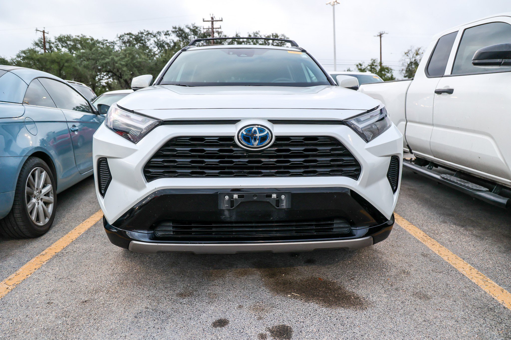 Used 2024 WIND CHILL PEARL Toyota Hybrid SE image 3
