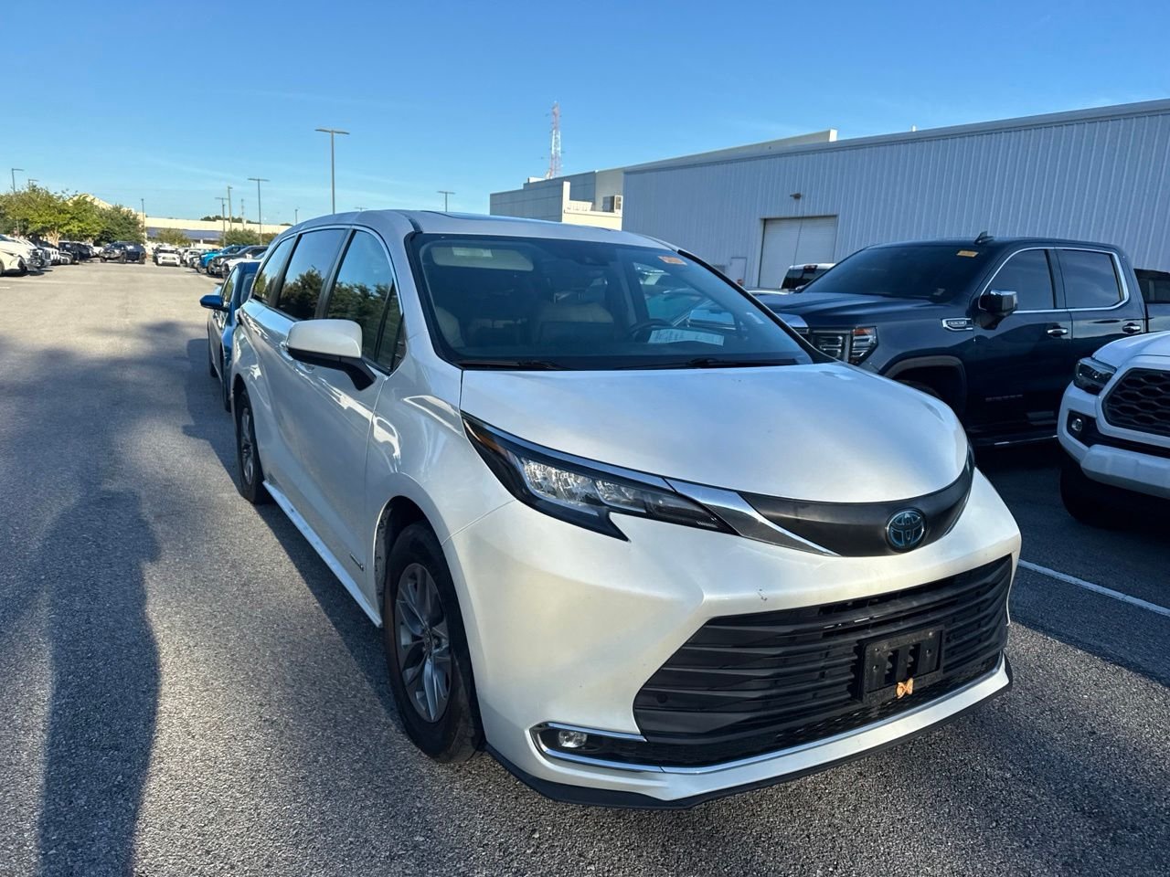 Used 2021 White Toyota XLE image 3