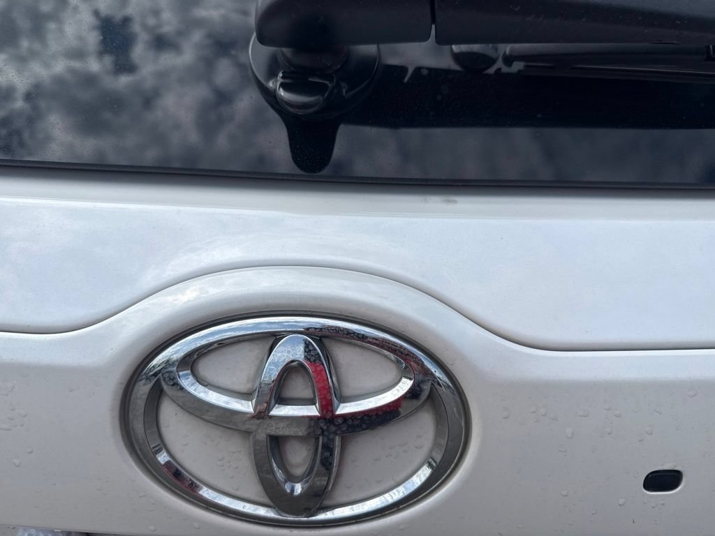Used 2018 Blizzard Pearl Toyota Limited image 4
