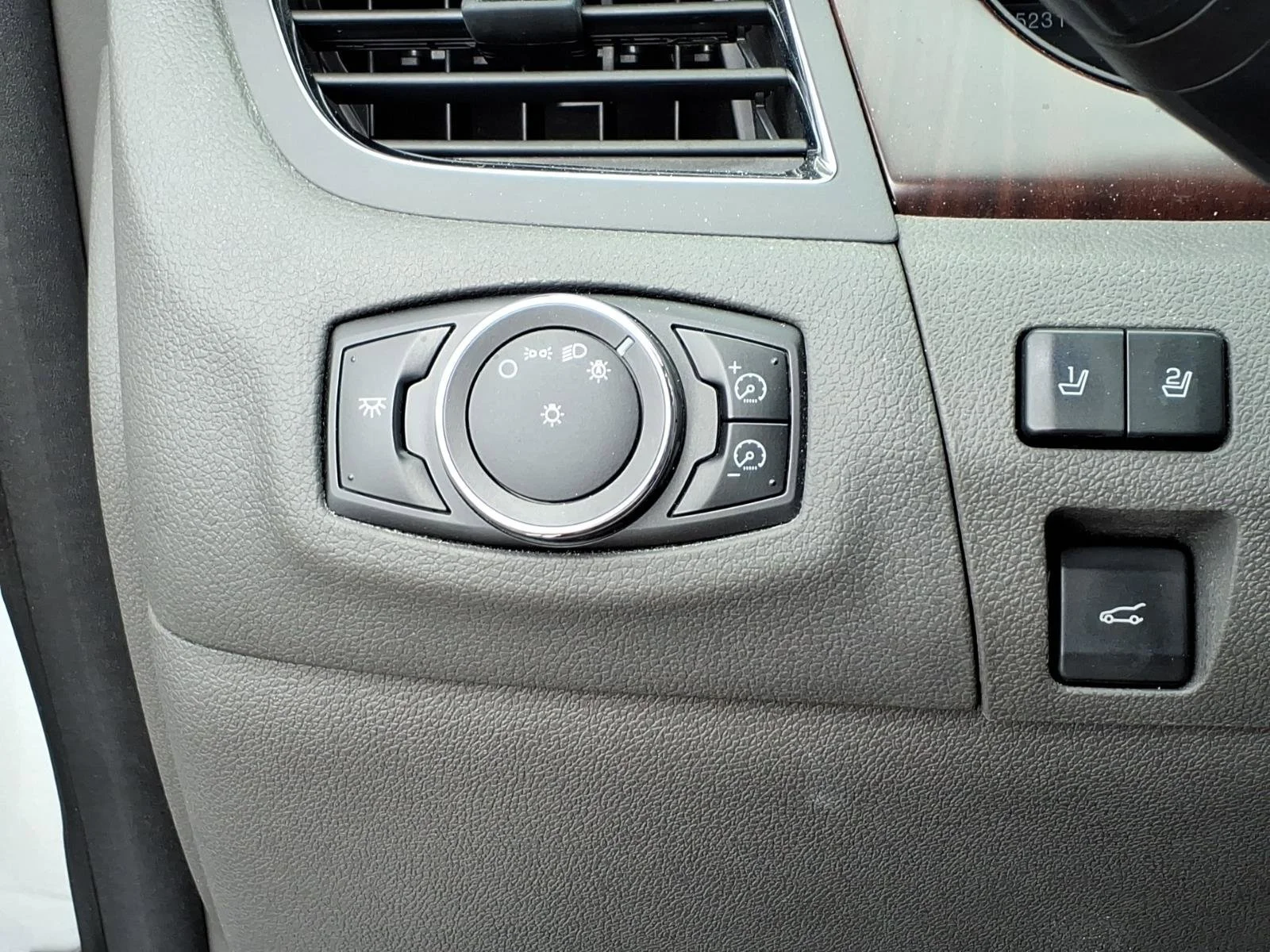 Used 2013 Ingot Silver Ford Limited image 21