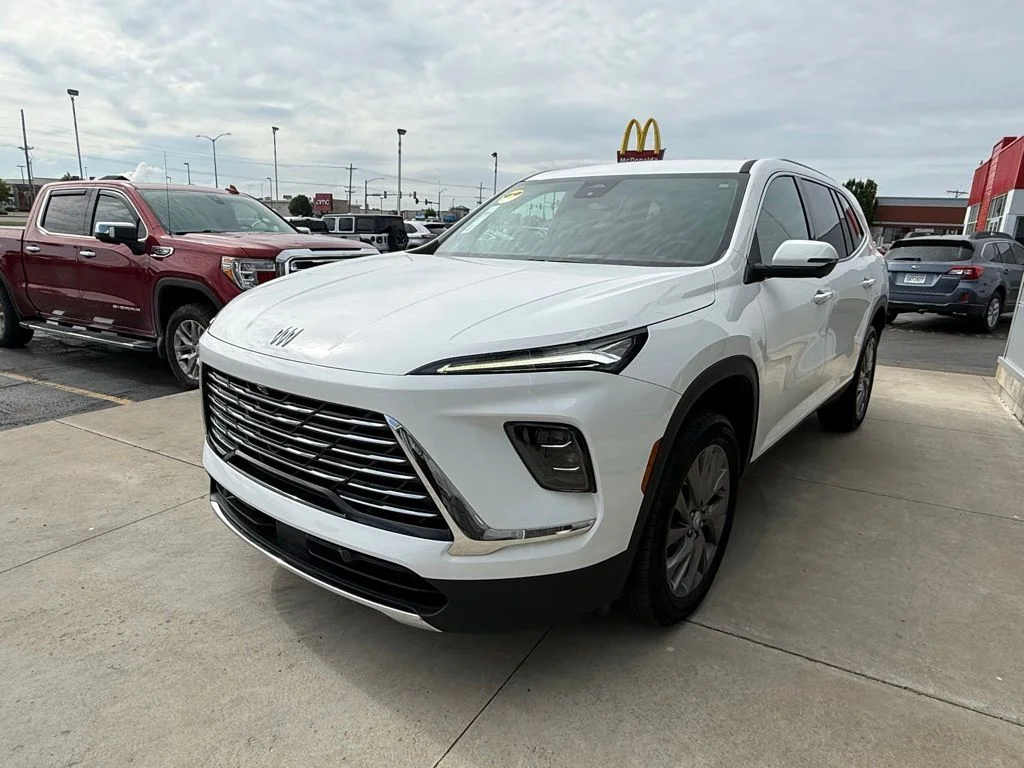 Used 2025 White Buick Preferred image 4