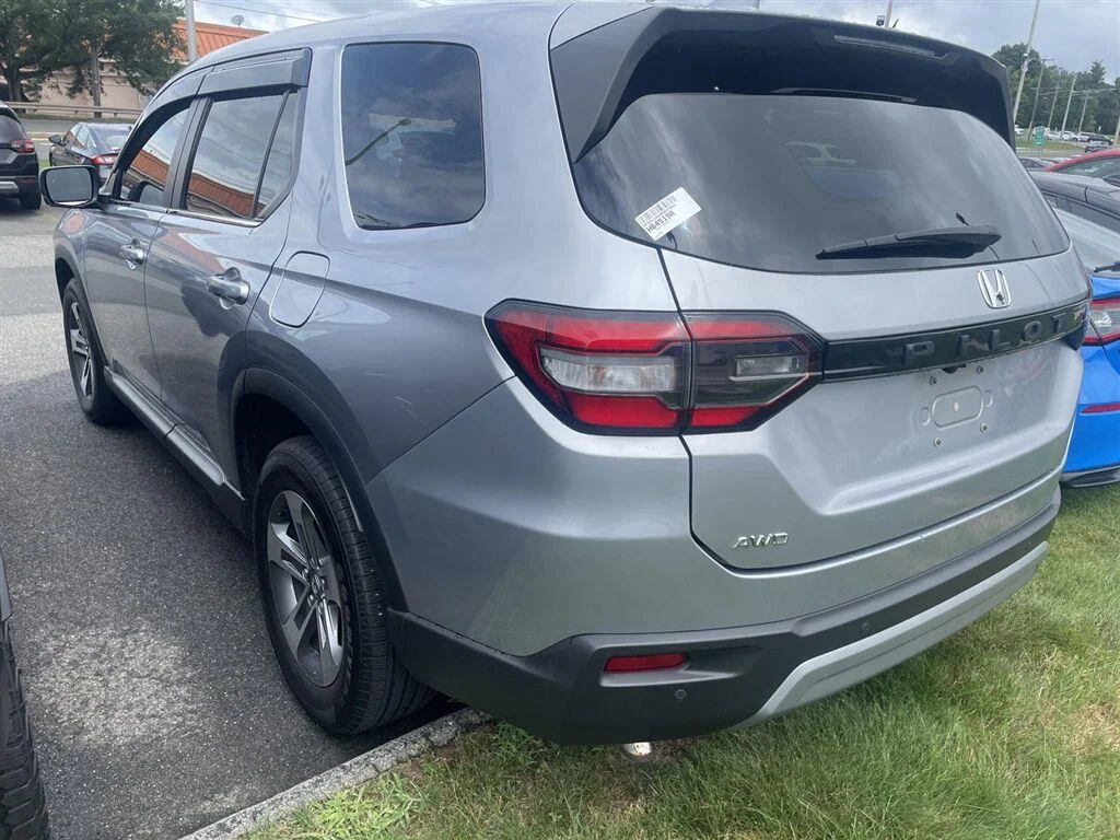 Used 2023 Lunar Silver Metallic Honda EX-L image 4