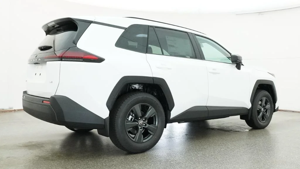 New 2026 Ice Cap Toyota LE image 28