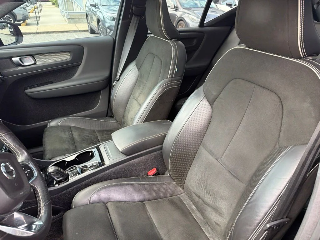 Used 2021 Red Volvo R-Design image 15