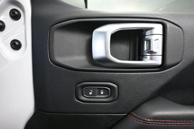 Used 2019 White Jeep Unlimited Rubicon image 40