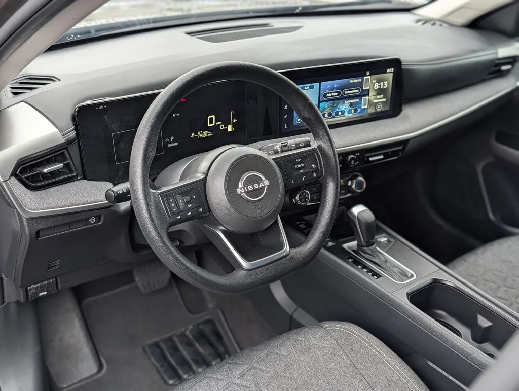 Used 2025 Brown Nissan SV image 20