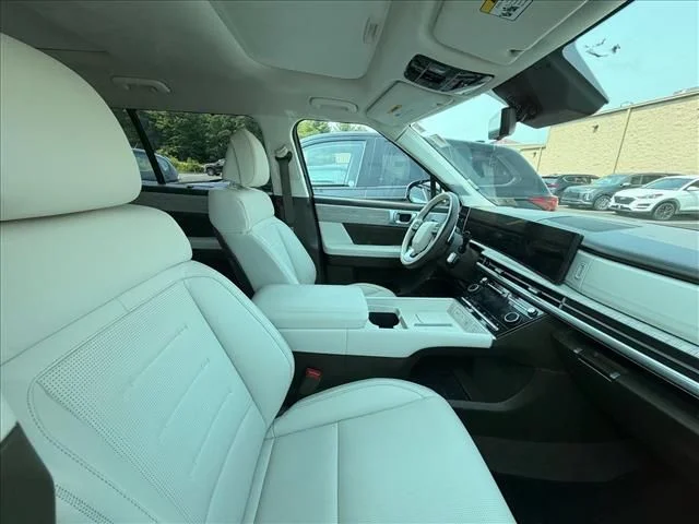 Used 2025 White Hyundai Calligraphy image 9