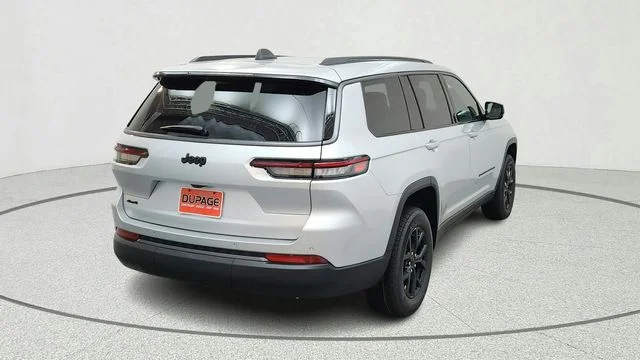 New 2026 Silver Zynith Exterior Paint Jeep Altitude image 8