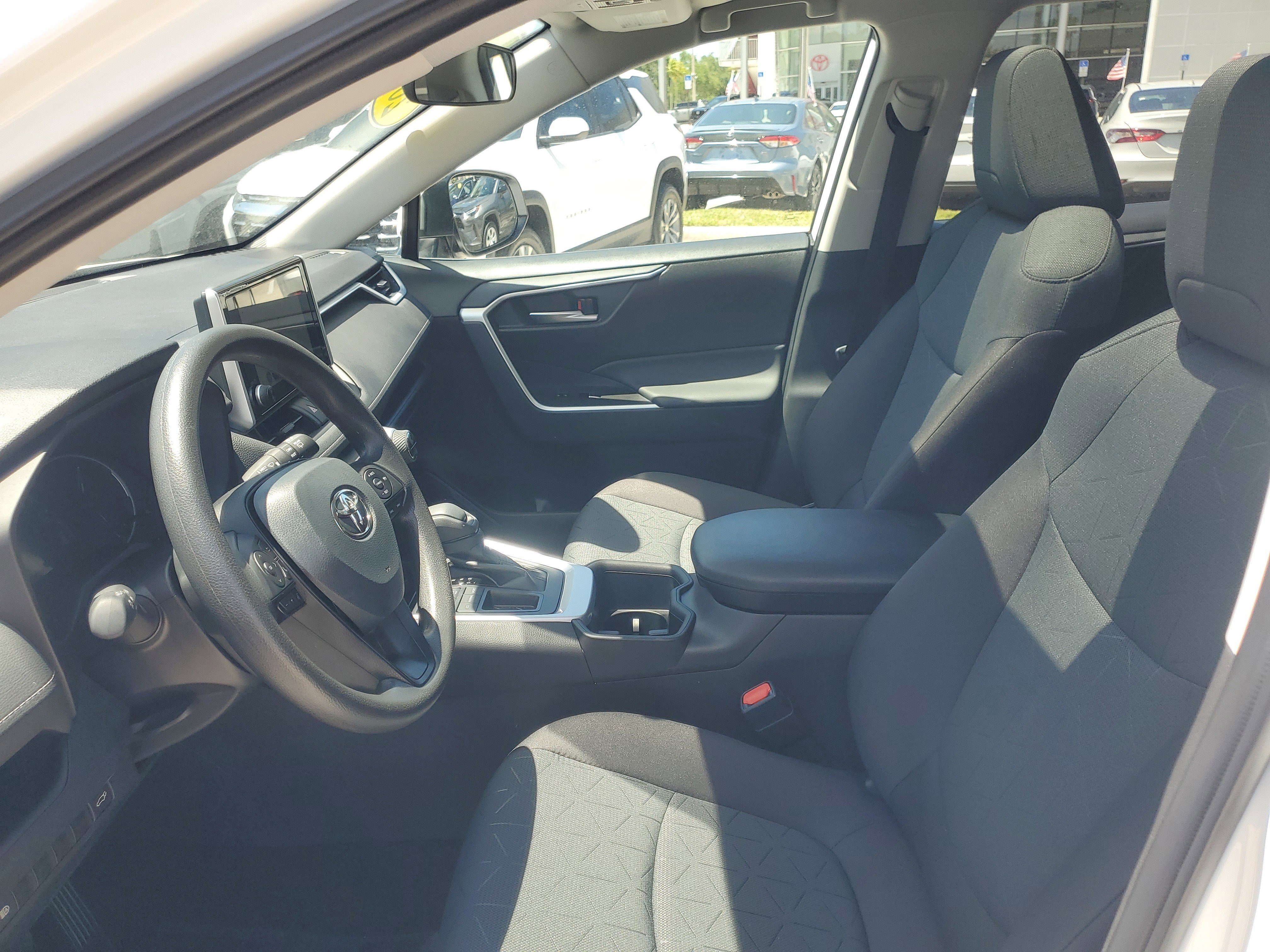 Used 2025 Ice Toyota XLE image 16