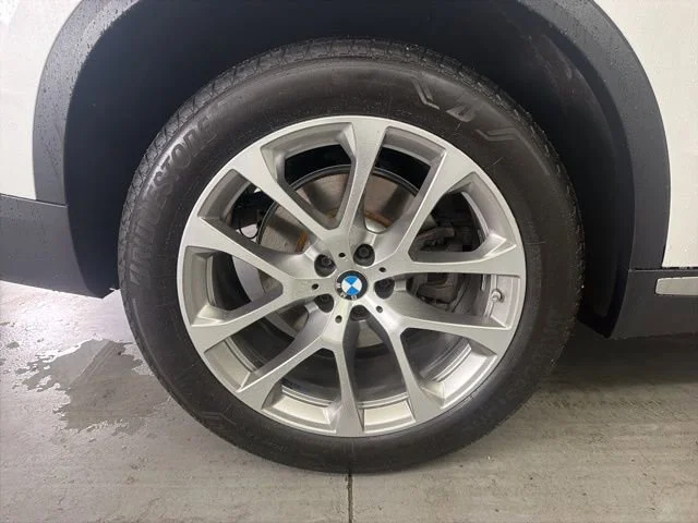 Used 2023 White BMW sDrive40i image 12