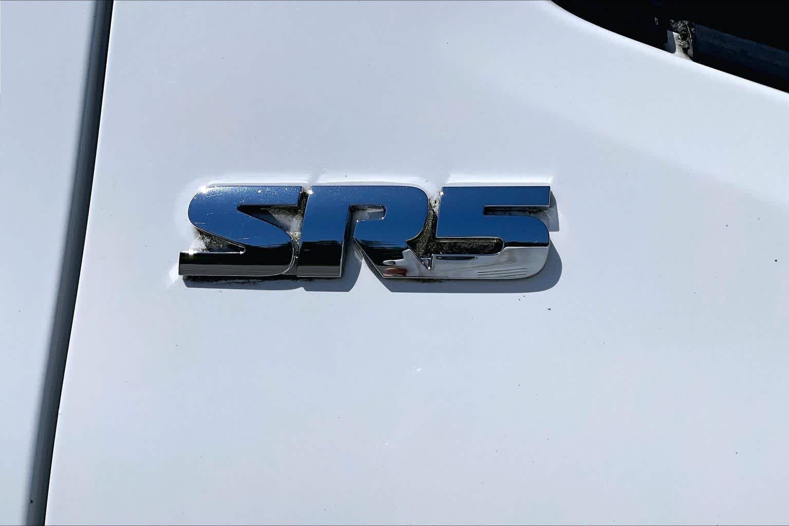 Used 2016 Super White Toyota SR5 image 30