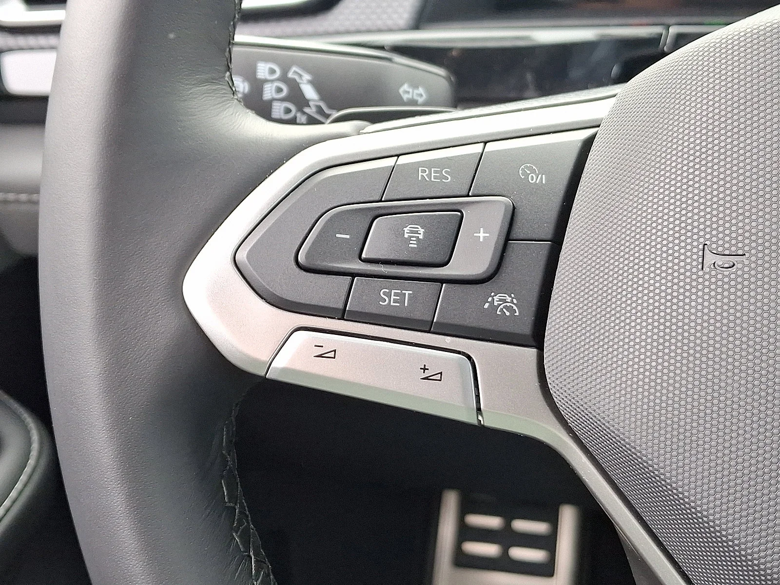 2026 Volkswagen Atlas Cross Sport SEL R-LINE - Photo 16