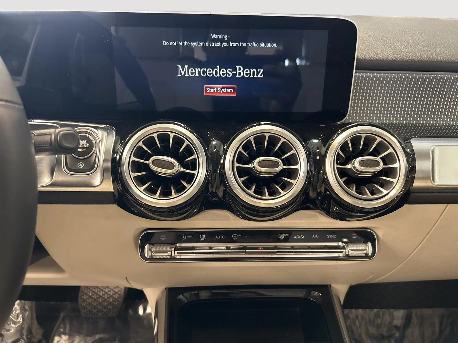 Used 2020 Polar White Mercedes-Benz GLB 250 image 15
