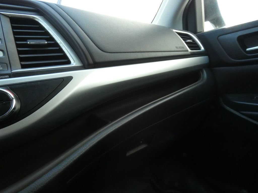 Used 2019 Gray Toyota XLE image 27