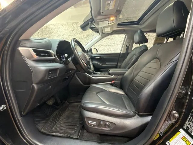 Used 2021 Black Toyota XLE image 23