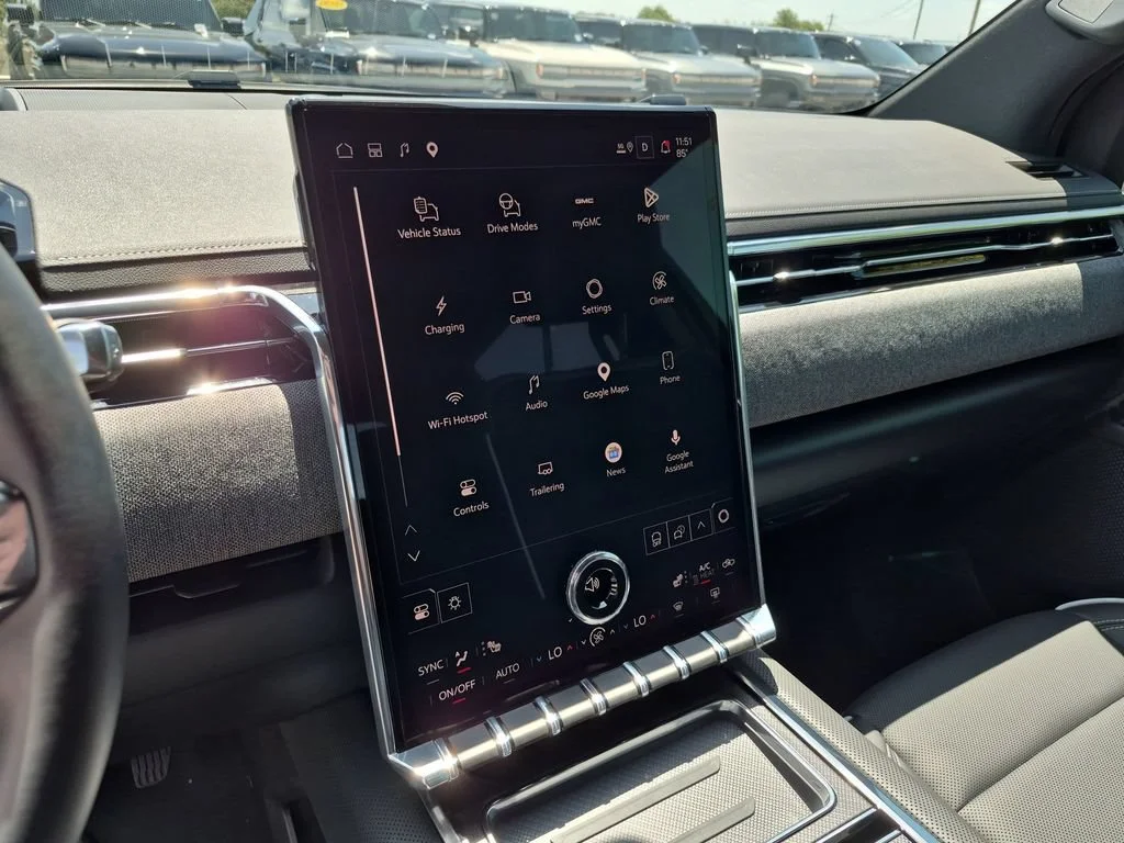 New 2026 Summit White GMC Elevation Standard Range image 23