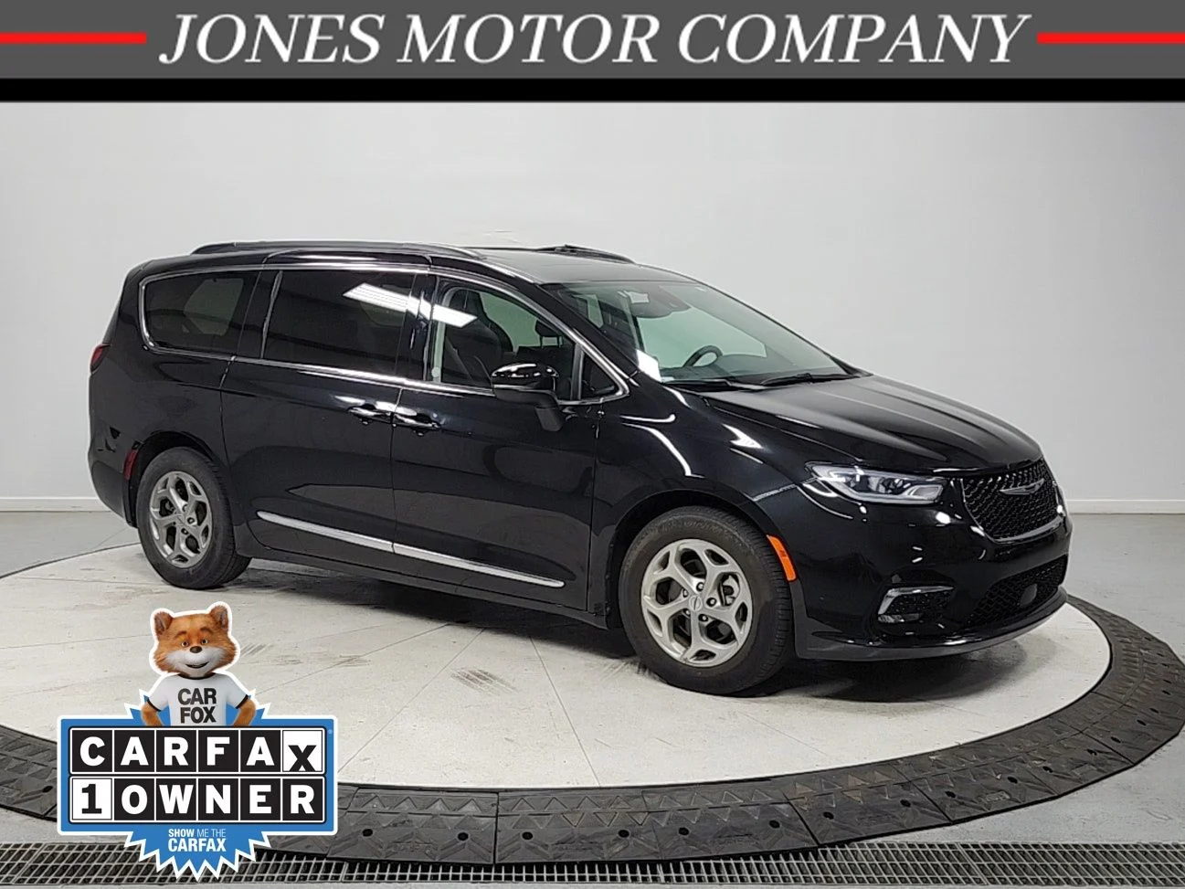 2023 Chrysler Pacifica Limited's photo