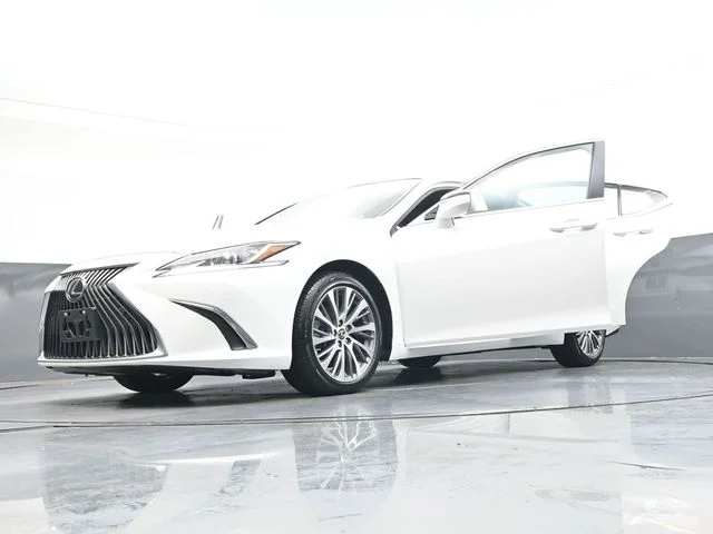 Used 2021 White Lexus 350 image 44
