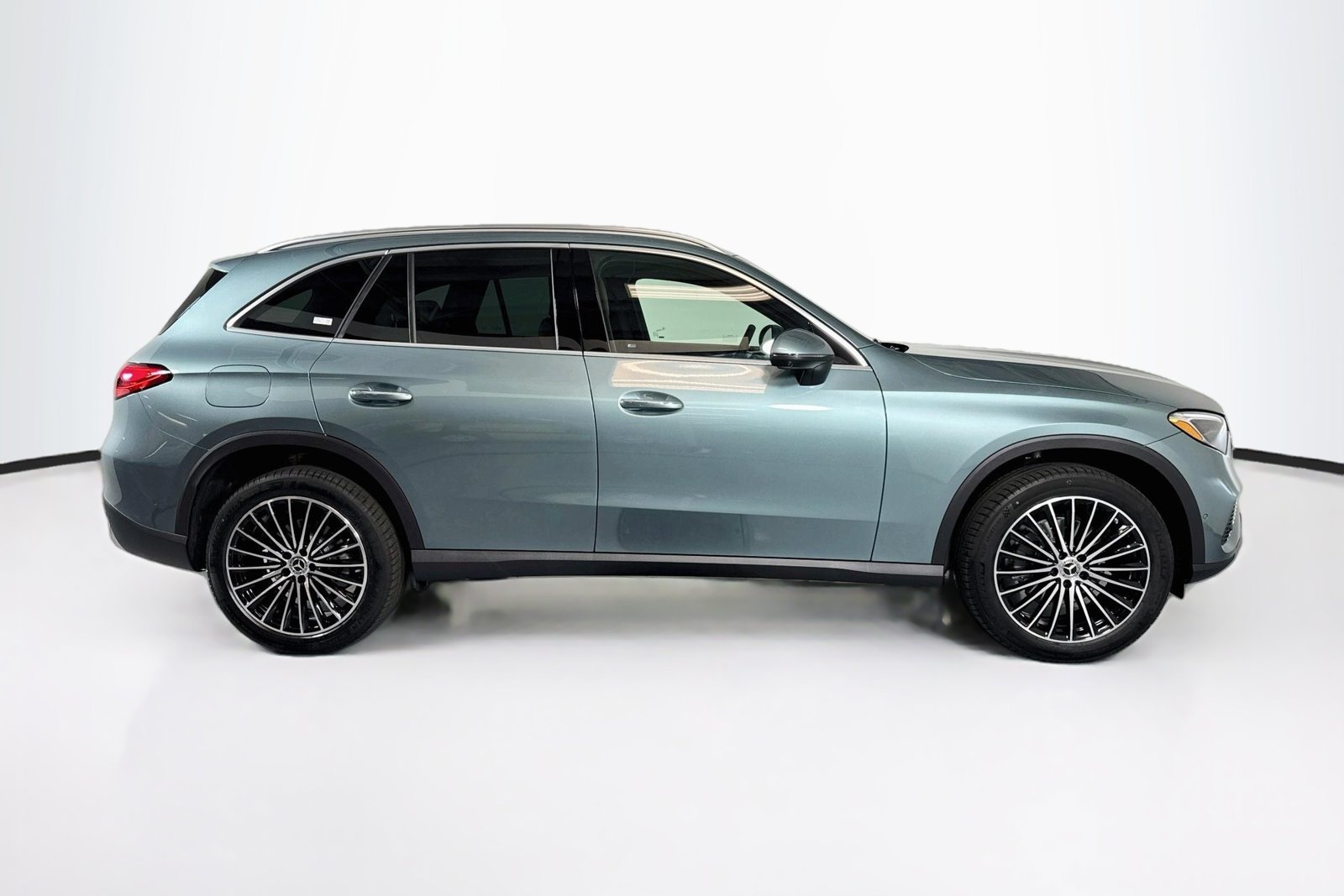 New 2027 Verde Silver Metallic Mercedes-Benz GLC 300 image 4