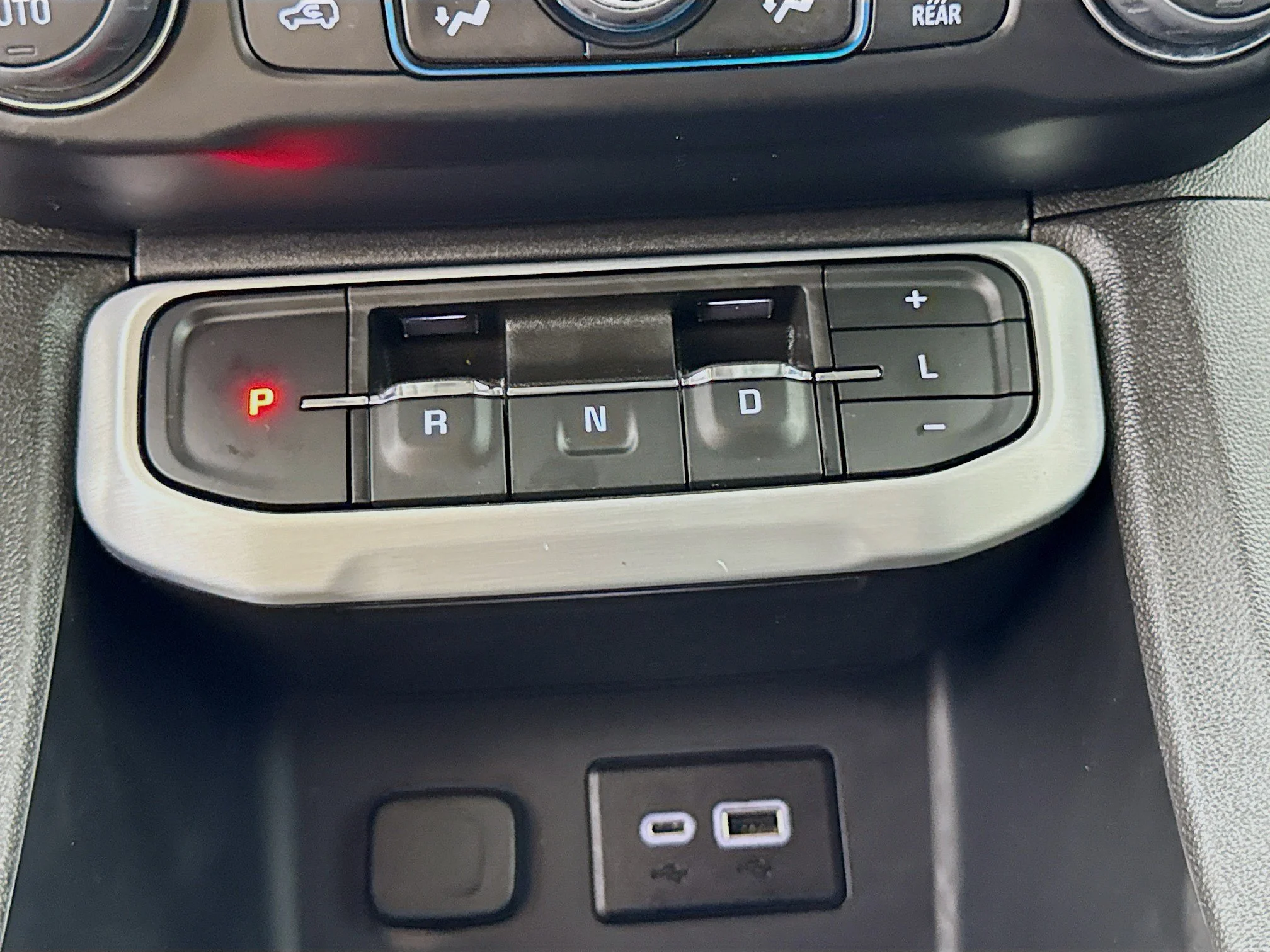 Used 2023 Summit White GMC SLE image 18