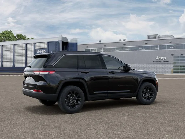 New 2026 Diamond Black Crystal Pearl-Coat Exterior Paint Jeep Laredo image 4